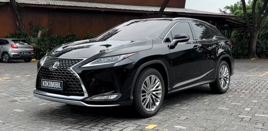 Lexus RX 300. (Tangkapan layar Youtube Kokomobil)